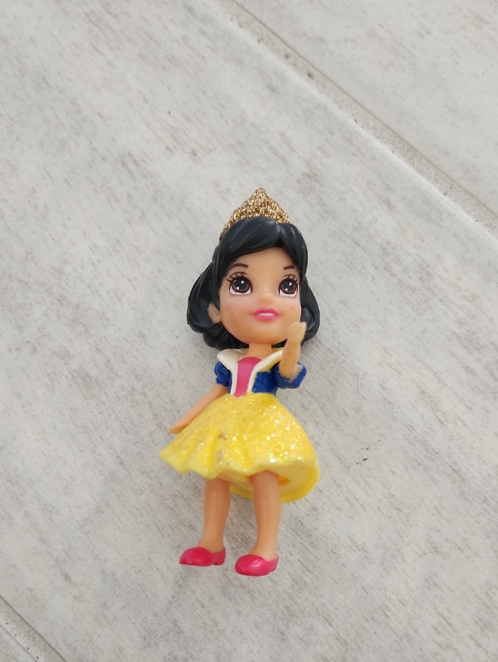 🐻 Yellow Princess Doll Figure with Glitter Dress